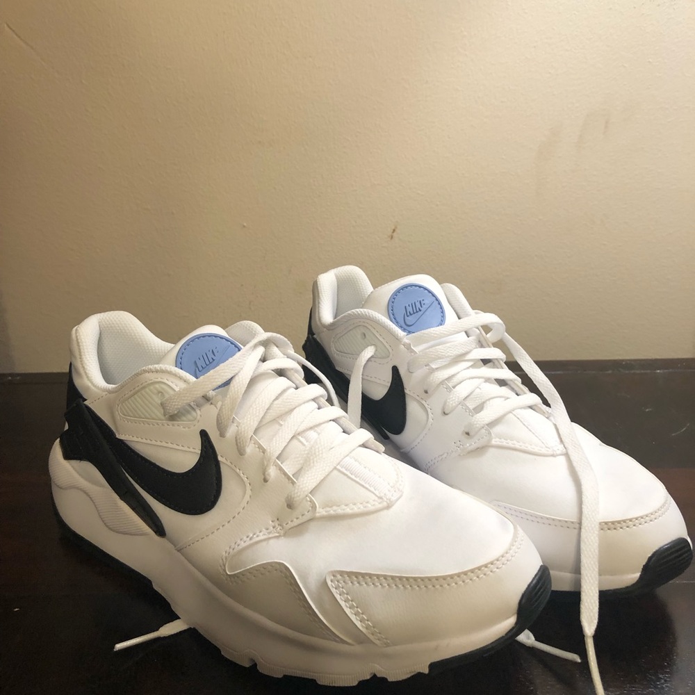 Women’s Nike size 9 1/2